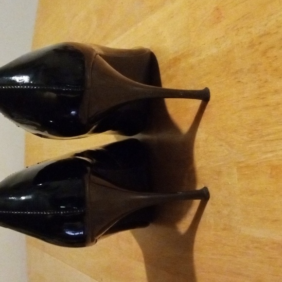 CHARLOTTE RUSSE CLOSED TOE POINTY STILETTO PUMPS CLASSIC BLACK W/RED SIZE 8 - Picture 4 of 7